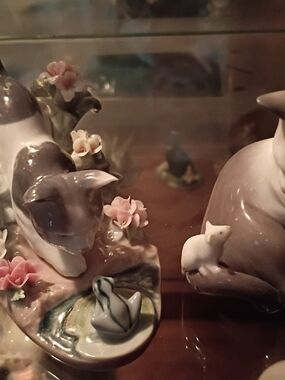 Lladro Porcelain Cat Figurine with Pink Flowers And Grey Cat With Mouse